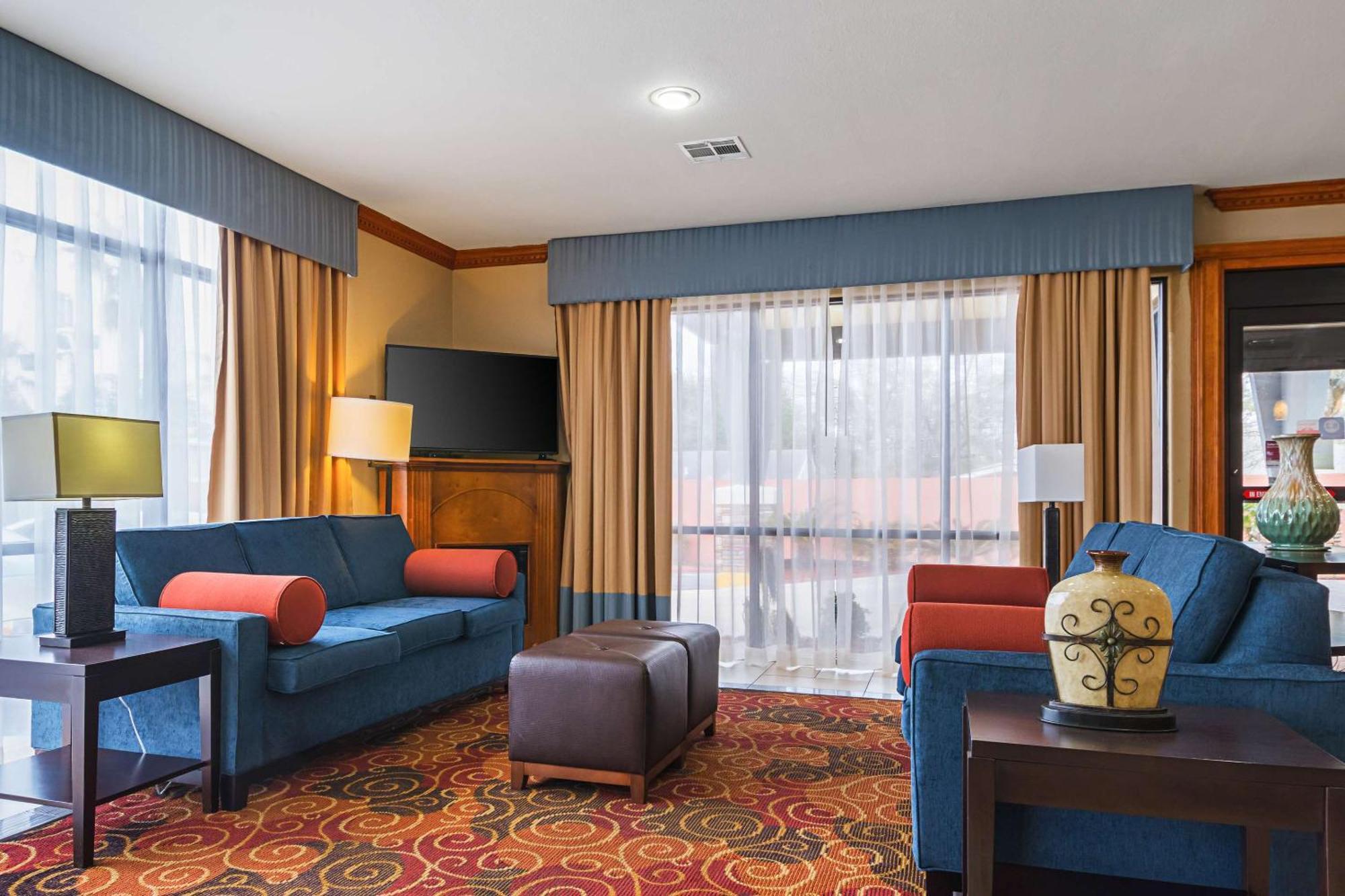 Comfort Suites Лейк Чарлс Екстериор снимка